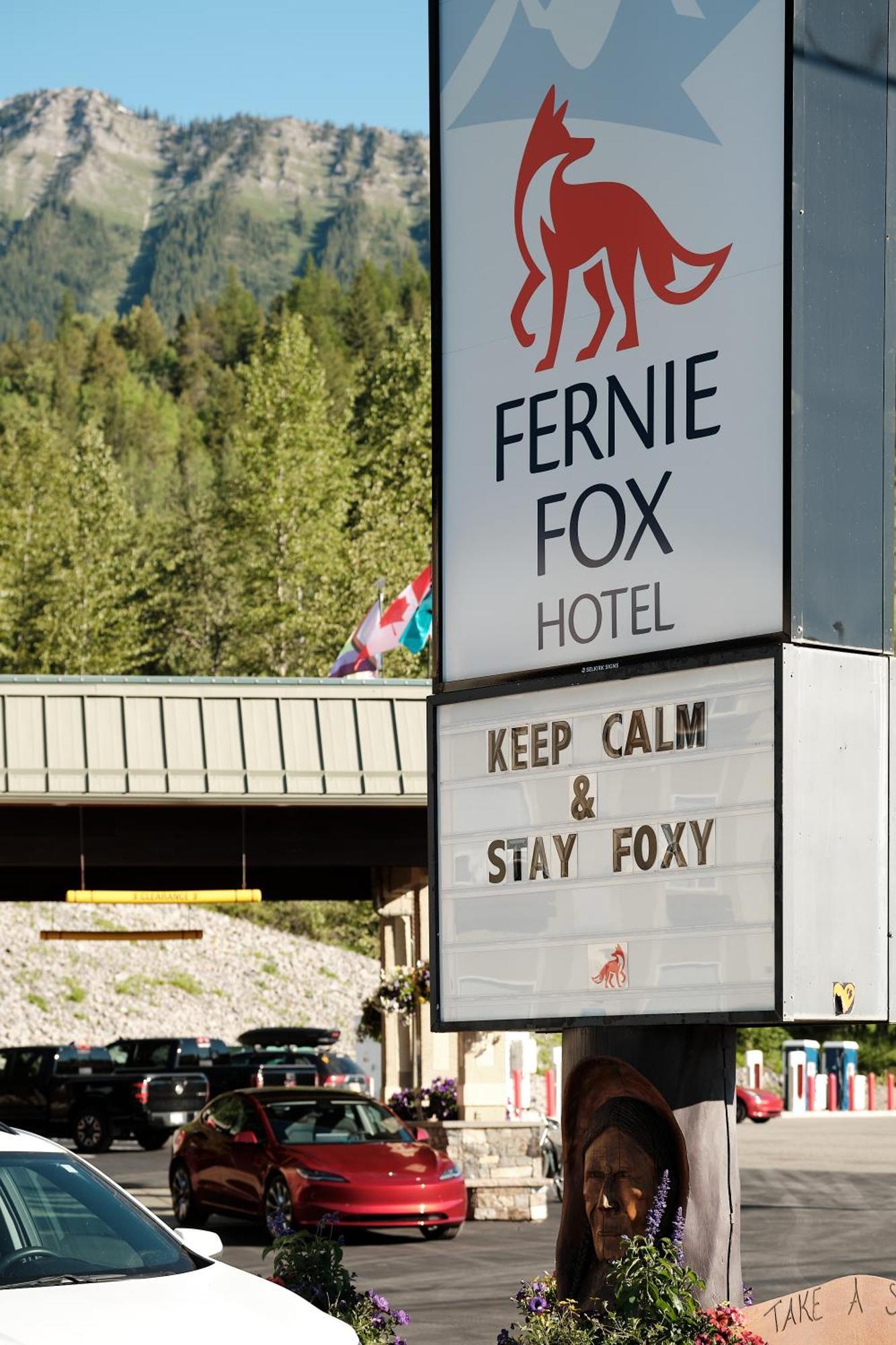 Fernie Fox Hotel Exteriör bild